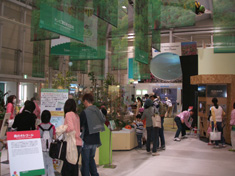 本所も独自にパピリオンを出展。「モノづくりランド　シンフォニア」の技術と花園ゾーンの様子